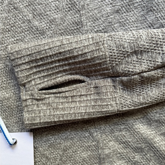 Southern Tide, women’s performance quarter-zip, size small. - Picture 4 of 5